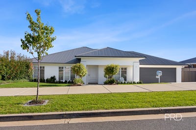 /international/au/87-bradman-drive-boorooma-nsw-151115728/