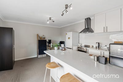/international/au/3-54-duke-street-sandy-bay-tas-151369684/