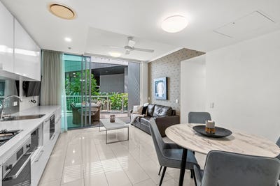 /international/au/20002-8-hercules-street-hamilton-qld-151431324/