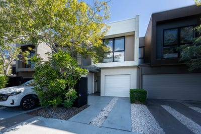 /international/au/5116-harbourview-drive-hope-island-qld-151154620/