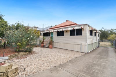 /international/au/102-james-street-mount-morgan-qld-152554108/