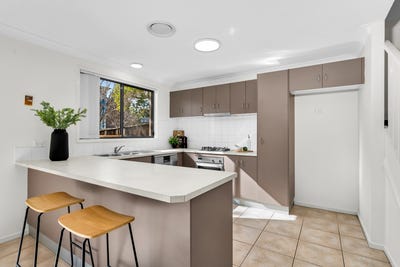 /international/au/16-14-benham-road-minto-nsw-151341196/