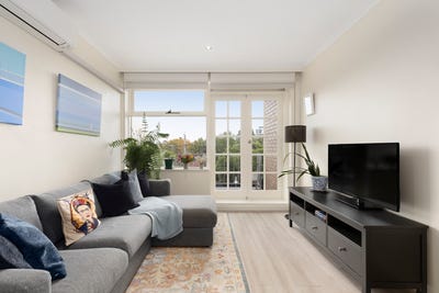 /international/au/6-29-nepean-highway-elsternwick-vic-151256936/