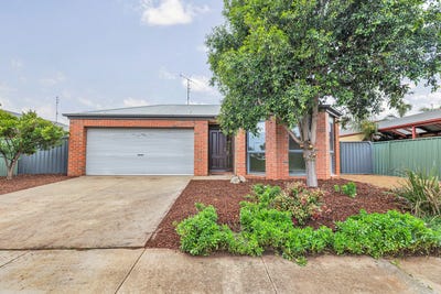 /international/au/28-roberts-court-echuca-vic-151603624/