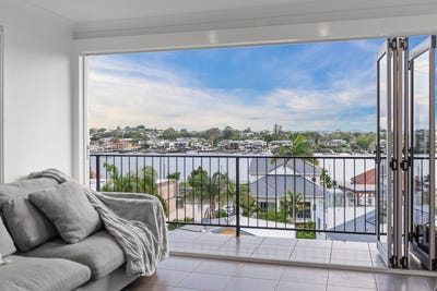 /international/au/8-24-crescent-road-hamilton-qld-151125436/