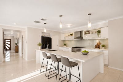 /international/au/20-clarence-court-sandhurst-vic-151234048/