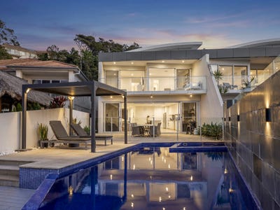 /international/au/12-beachfront-close-sapphire-beach-nsw-151465120/