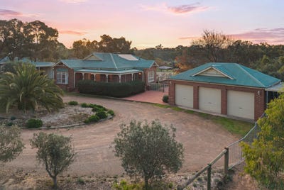 /international/au/4-george-terrace-junortoun-vic-151323316/