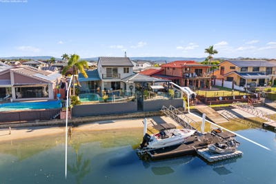 /international/au/41-seaspray-street-paradise-point-qld-151172296/