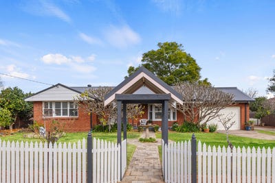 /international/au/13-girralong-avenue-baulkham-hills-nsw-148599980/?lang=id