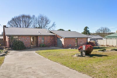 /international/au/19-park-street-uralla-nsw-151500244/