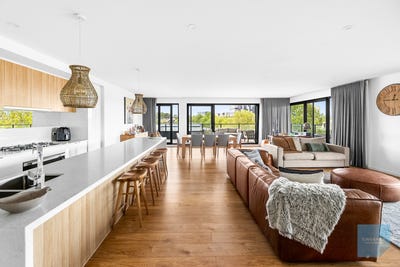 /international/au/207-173-caroline-springs-boulevard-caroline-springs-vic-150616256/