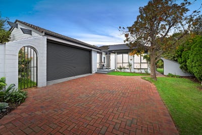 /international/au/17-streeton-circuit-mill-park-vic-151390532/