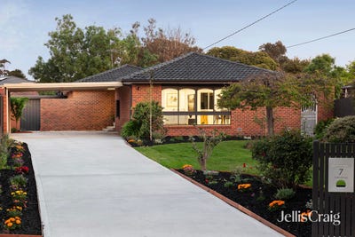/international/au/7-cairn-grove-glen-waverley-vic-152625500/