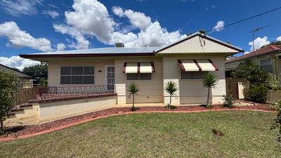 /international/au/17-holland-street-tamworth-nsw-152253624/