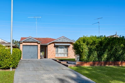 /international/au/15-ferntree-close-glenmore-park-nsw-151651812/