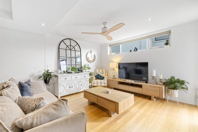 /international/au/1-25-27-nepean-highway-aspendale-vic-151142236/