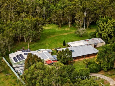 /international/au/35-komraus-court-morayfield-qld-151120812/
