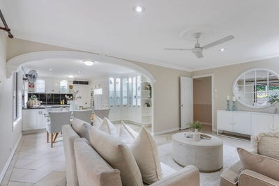 /international/au/8-omeo-grove-karana-downs-qld-151306656/