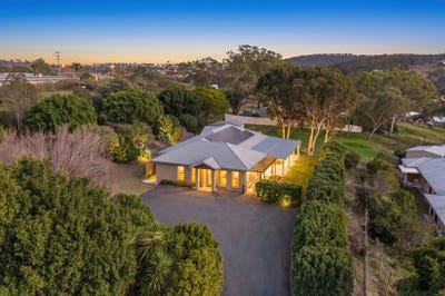 /international/au/2-fig-tree-place-top-camp-qld-151483860/