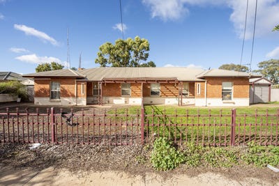 /international/au/units-377-379-anzac-road-port-pirie-sa-151381792/