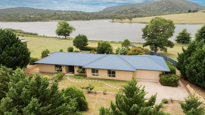 /international/au/41-parkes-drive-tenterfield-nsw-151459212/