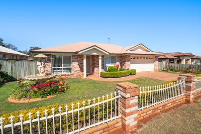 /international/au/10-macrossan-street-cranley-qld-152534992/