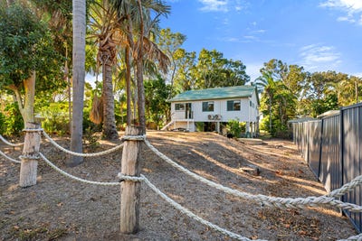 /international/au/8-evans-lane-moore-park-beach-qld-152311608/