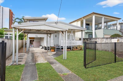 /international/au/43-venice-street-mermaid-beach-qld-152542008/