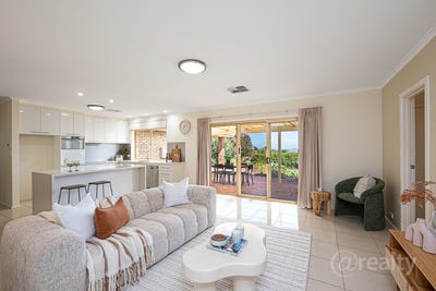 /international/au/8-genoa-court-hallett-cove-sa-152333588/