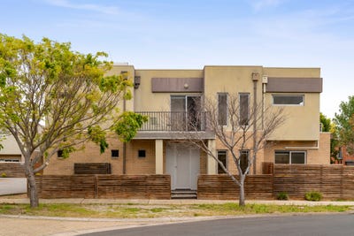 /international/au/8-39-studley-parkway-caroline-springs-vic-152671660/