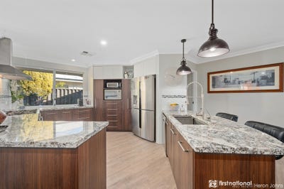 /international/au/8-paull-mews-bull-creek-wa-148308632/