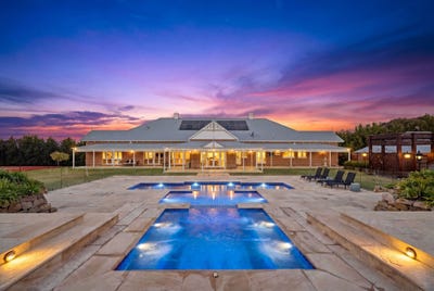 /international/au/15-abbey-road-goulburn-nsw-151211044/