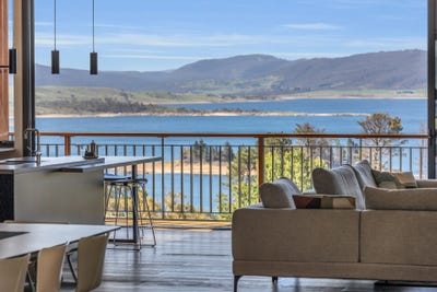 /international/au/13-candlebark-circuit-jindabyne-nsw-150749724/