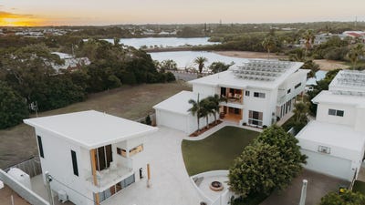 /international/au/16-woongarra-scenic-drive-bargara-qld-150924600/