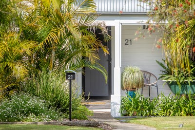 /international/au/21-queen-street-wingham-nsw-152639156/