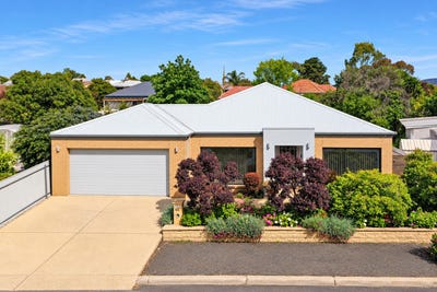 /international/au/6a-lamont-street-stawell-vic-152607000/