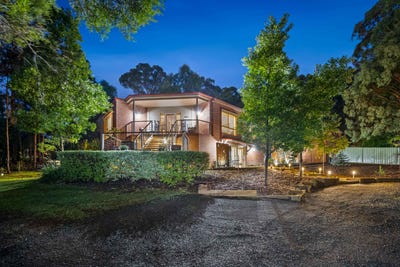/international/au/32-stringybark-drive-brown-hill-vic-151398068/
