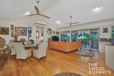 /international/au/13-jilbar-close-caravonica-qld-148457656/