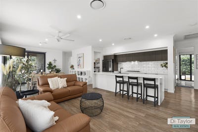 /international/au/17-bonello-circuit-flagstone-qld-150999244/
