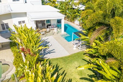 /international/au/7015a-vista-drive-benowa-qld-152249512/