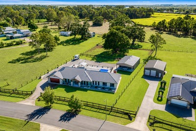/international/au/23-james-henderson-way-gooburrum-qld-151576716/