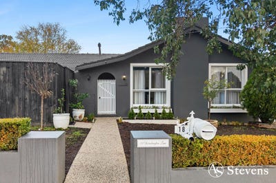 /international/au/18-washington-lane-woodend-vic-151343760/