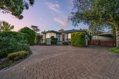 /international/au/16-selwyn-street-hackett-act-151261532/