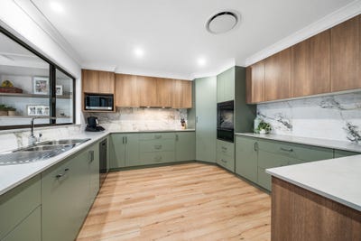 /international/au/18-merino-street-harristown-qld-152669756/