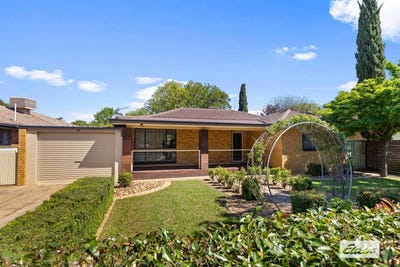 /international/au/26-maple-road-lake-albert-nsw-152569636/