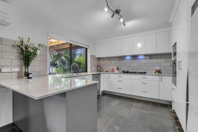 /international/au/17-narona-street-middle-park-qld-151246608/