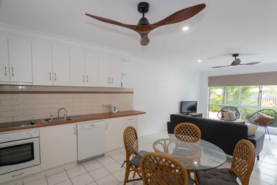 /international/au/7-12-marine-parade-arcadia-qld-151529132/