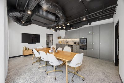 /international/au/g008-32-mort-street-braddon-act-505099632/