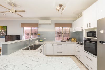 /international/au/11-tasman-street-mount-hawthorn-wa-151733936/